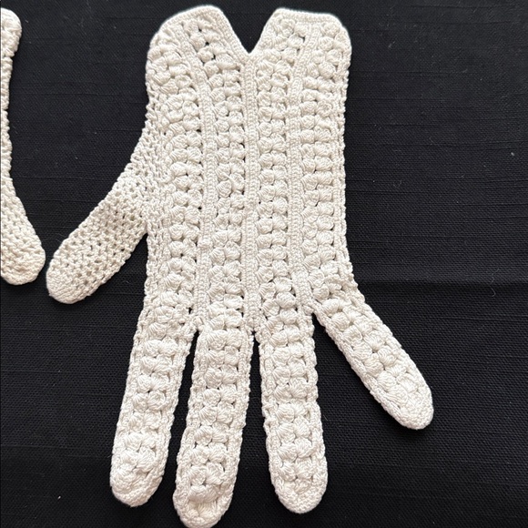 Vintage White Cotton Crocheted Gloves - Picture 2 of 7